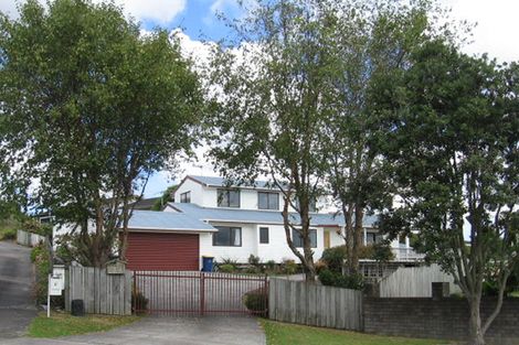 Photo of property in 10 Raphael Place, West Harbour, Auckland, 0618