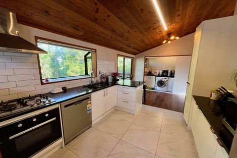 Photo of property in 2/11 Firle Place, Green Bay, Auckland, 0604