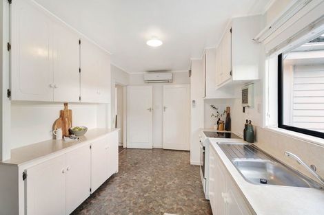 Photo of property in 43 Charlcott Street, Burnside, Christchurch, 8053