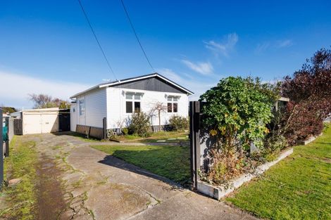 Photo of property in 2 Ngahina Street, Marton, 4710