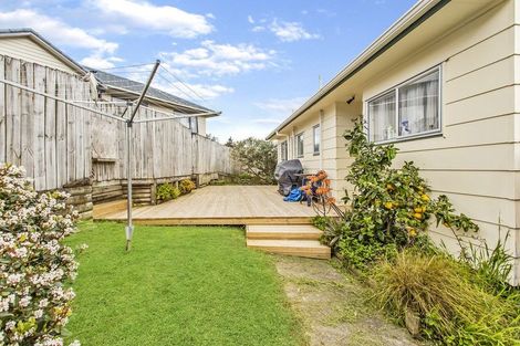 Photo of property in 5 Trengove Place, West Harbour, Auckland, 0618