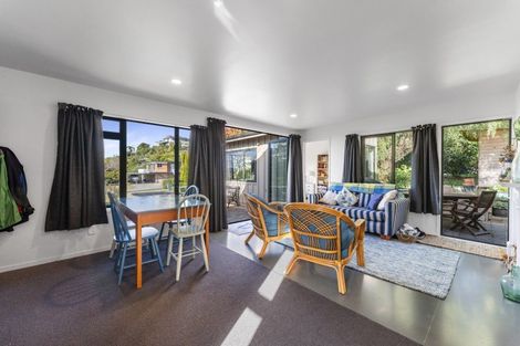 Photo of property in 2 Earle Place, Acacia Bay, Taupo, 3330