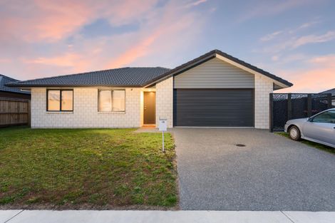 Photo of property in 18 Cupples Street, Papamoa Beach, Papamoa, 3118