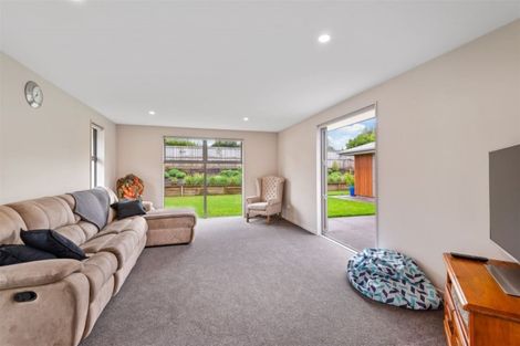 Photo of property in 27 Davaar Crescent, Broomfield, Christchurch, 8042