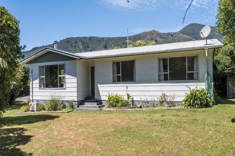 Photo of property in 203 Waikawa Road, Waikawa, Picton, 7220