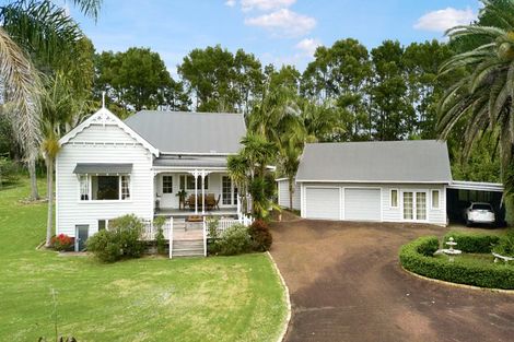 Photo of property in 112 Motu Road, Kumeu, 0891