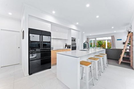 Photo of property in 28 Owen Chapman Drive, Red Beach, 0932