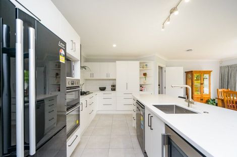 Photo of property in 19 Karina Terrace, Roslyn, Palmerston North, 4414