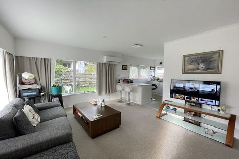 Photo of property in 42 Cheval Drive, Totara Vale, Auckland, 0629