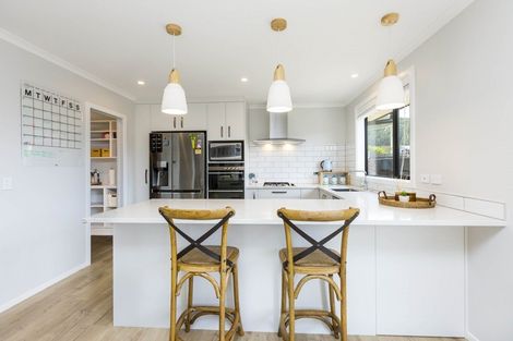 Photo of property in 27 Salisbury Crescent, Wallaceville, Upper Hutt, 5018