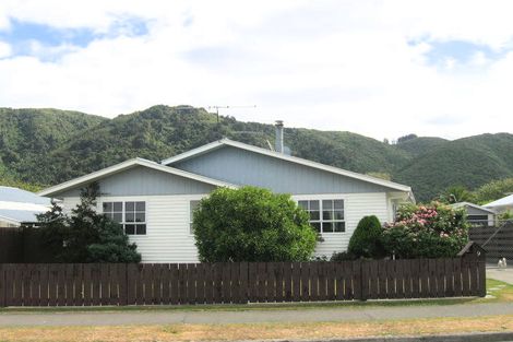 Photo of property in 9 Kentucky Street, Totara Park, Upper Hutt, 5018