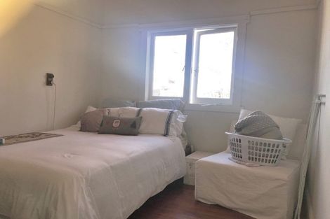 Photo of property in 12 William Bond Street, Stanley Point, Auckland, 0624