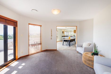 Photo of property in 33 Ruapehu Drive, Fitzherbert, Palmerston North, 4410