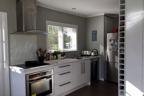 Photo of property in 25 Longburn Road, Henderson, Auckland, 0610