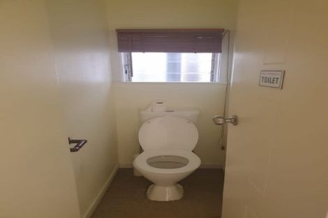 Photo of property in 8 River Road, Te Atatu Peninsula, Auckland, 0610