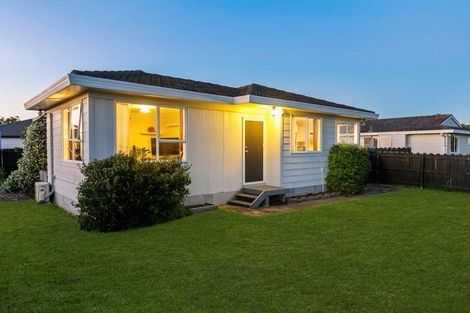 Photo of property in 2/17 Trimdon Street, Randwick Park, Auckland, 2105