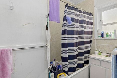 Photo of property in 15 Raymond Terrace, Fairfield, Lower Hutt, 5011