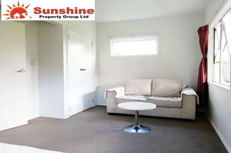 Photo of property in 5 Maui Pomare Street, Blockhouse Bay, Auckland, 0600