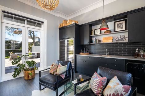 Photo of property in 149a Tukapa Street, Westown, New Plymouth, 4310