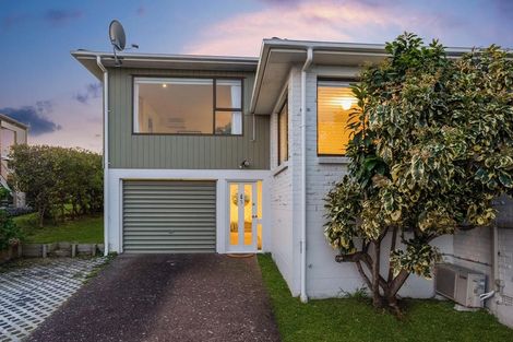 Photo of property in 3/28 Beach Road, Castor Bay, Auckland, 0620