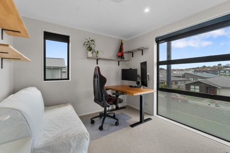 Photo of property in 16 Onekura Street, Red Beach, 0932