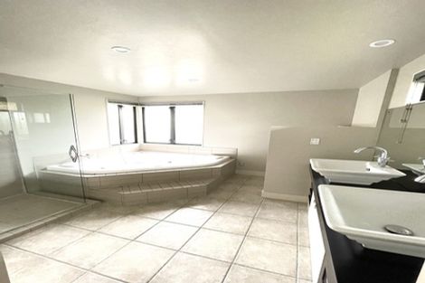 Photo of property in 10 Rangi Avenue, Schnapper Rock, Auckland, 0632