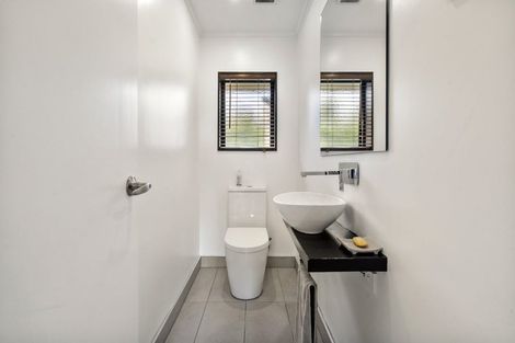 Photo of property in 1/870 Beach Road, Waiake, Auckland, 0630