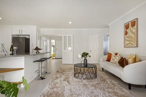 Photo of property in 7 Louvain Place, Greenhithe, Auckland, 0632