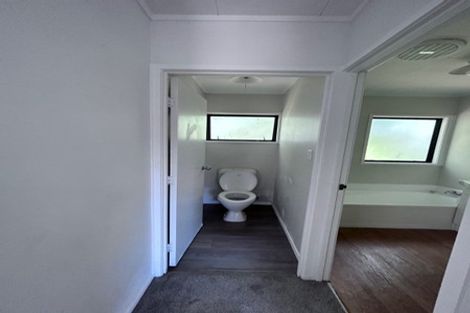 Photo of property in 121 Athena Drive, Totara Vale, Auckland, 0629