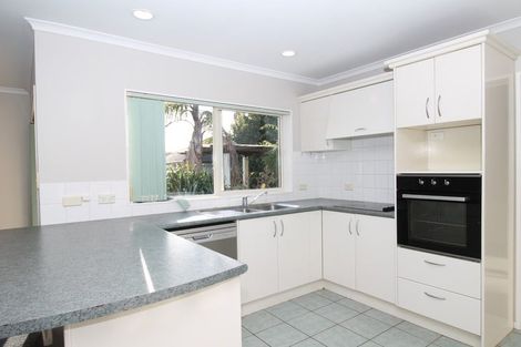 Photo of property in 12 Mellefont Close, East Tamaki Heights, Auckland, 2016