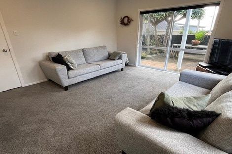 Photo of property in 49b The Esplanade, Eastern Beach, Auckland, 2012