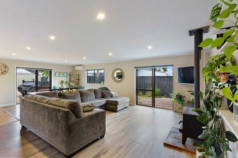Photo of property in 24 Norfolk Crescent, Otaki Beach, Otaki, 5512