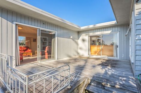 Photo of property in 38 Queens Road, Waikanae Beach, Waikanae, 5036