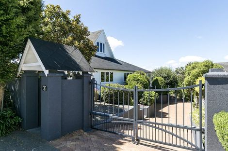 Photo of property in 8 Robieson Lane, Roseneath, Wellington, 6011