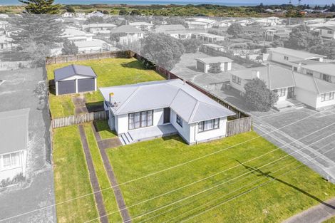 Photo of property in 15 Cornfoot Street, Castlecliff, Whanganui, 4501