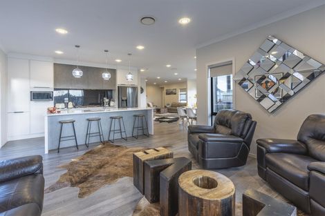 Photo of property in 15 Van Rixel Drive, Kumeu, 0810