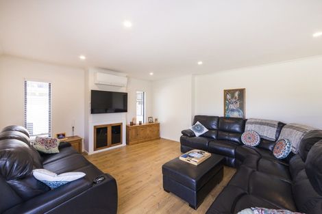 Photo of property in 31 Ruapehu Drive, Fitzherbert, Palmerston North, 4410