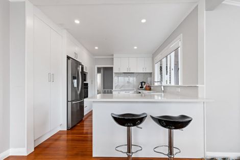 Photo of property in 15 Matipo Road, Te Atatu Peninsula, Auckland, 0610