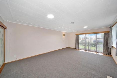 Photo of property in 8 Bone Crescent, Hawera, 4610