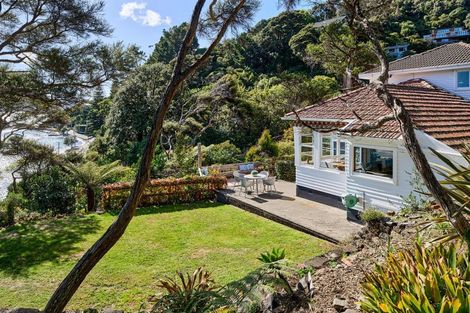 Photo of property in 2 Mahina Road, Mahina Bay, Lower Hutt, 5013