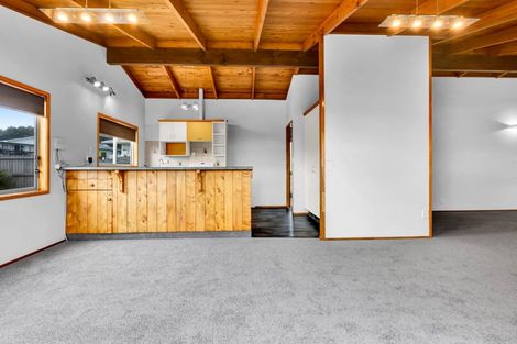 Photo of property in 17 Villa Place, Bell Block, New Plymouth, 4312