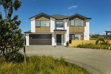 Photo of property in 4 Kina Place, Long Bay, Auckland, 0630