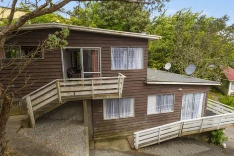 Photo of property in 8 Gahagan Way, Newlands, Wellington, 6037