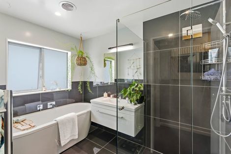 Photo of property in 8 Otupoa Way, Paraparaumu, 5032