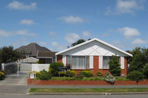 Photo of property in 4 Karnak Crescent, Russley, Christchurch, 8042