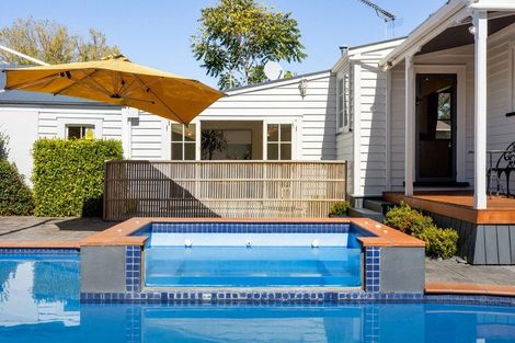 Photo of property in 110 Victoria Street, Cambridge, 3434