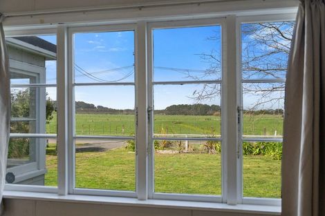 Photo of property in 674 Waikawa Beach Road, Waikawa Beach, Levin, 5573