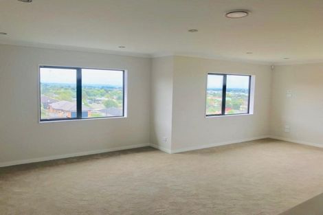 Photo of property in 61 Kirikiri Drive, Papakura, 2110