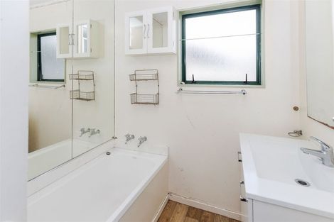 Photo of property in 9a Trigg Place, Bader, Hamilton, 3206