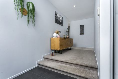 Photo of property in 2/5 Jumento Place, Unsworth Heights, Auckland, 0632